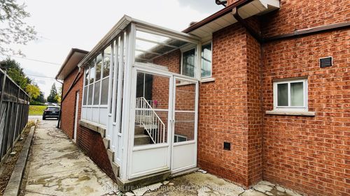 lower-38 Weldrick Rd W, Richmond Hill, ON, L4C3T8 | Card Image