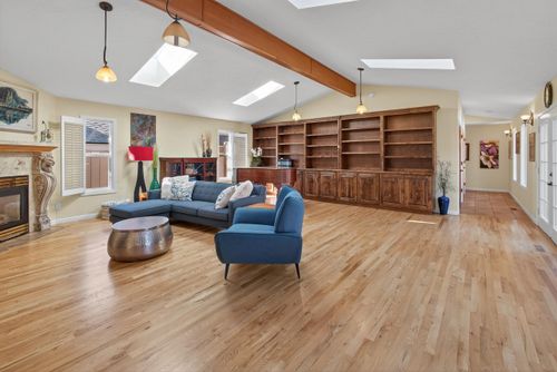 1532 Ne 9th St, Bend, OR, 97701-4447 | Card Image