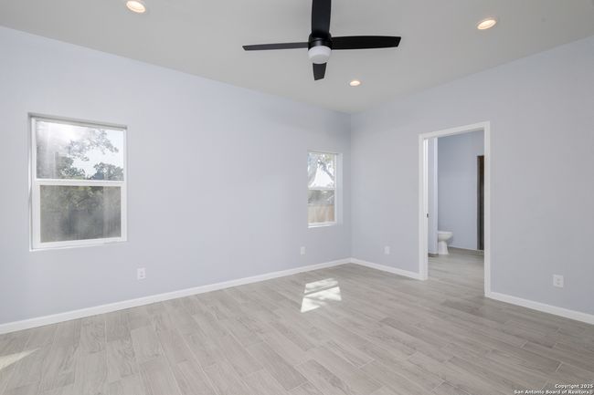 421 Rainbow Dr, House other with 3 bedrooms, 2 bathrooms and null parking in Lakehills TX | Image 12