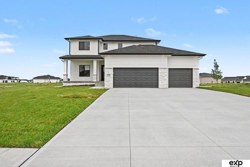 5618 Kestrel Pkwy, Elkhorn, NE, 68022-4756 | Card Image