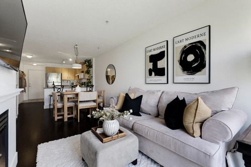 323-332 Lonsdale Ave, North Vancouver, BC, V7M3M5 | Card Image