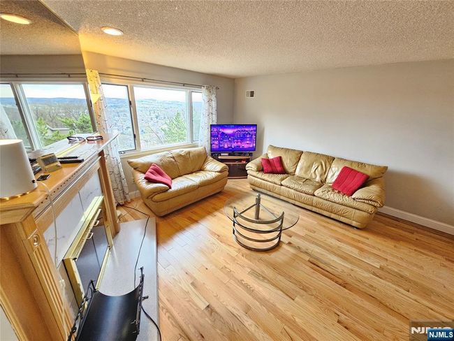 403 Heights Dr, Townhouse with 2 bedrooms, 3 bathrooms and null parking in Haledon NJ | Image 13
