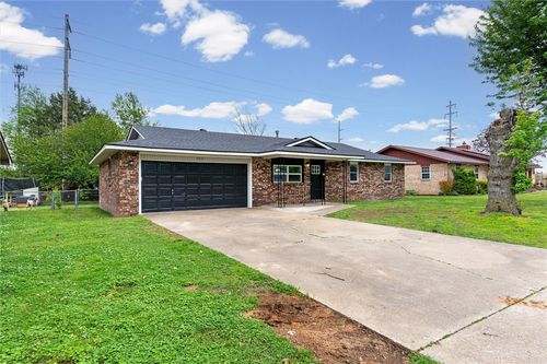 903 White Rd, Springdale, AR, 72762-7727 | Card Image