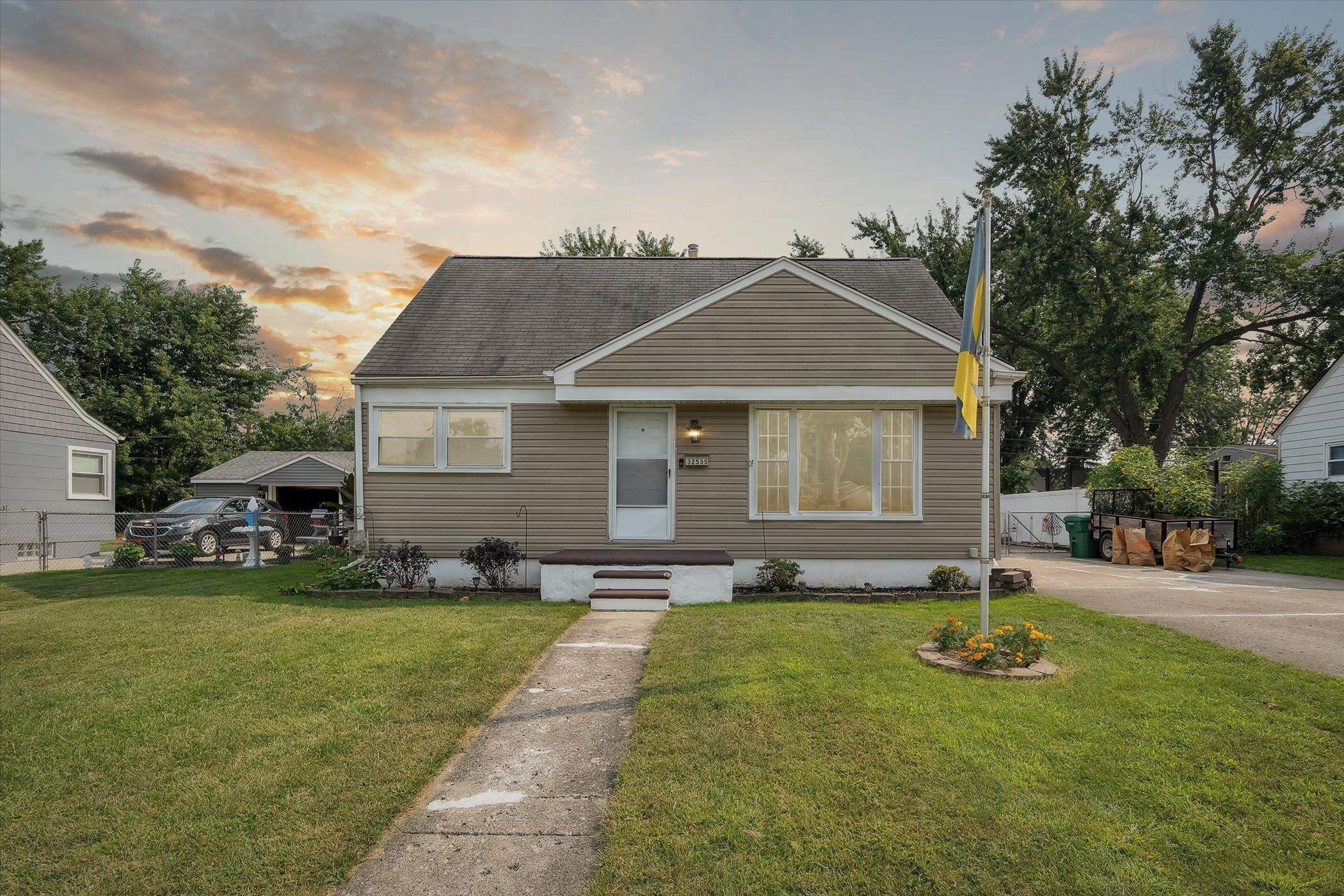 Rosslyn Ave, Garden City, MI 48135