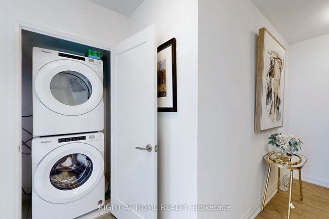 1012 - 286 Main St, Condo with 2 bedrooms, 2 bathrooms and null parking in Toronto ON | Image 24