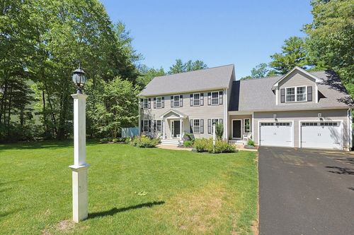15 Oakhill Ave, Wrentham, MA, 02093-2520 | Card Image