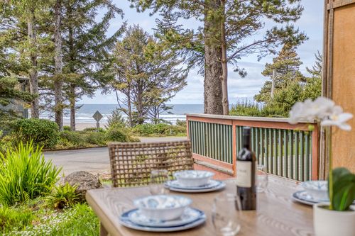 a-3360 Nw Oceanview Dr, Newport, OR, 97365-1638 | Card Image