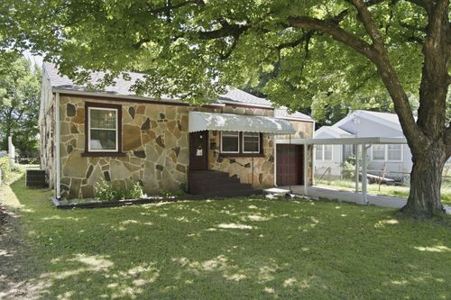 1058 S Thelma Ave, Springfield, MO, 65807-1352 | Card Image