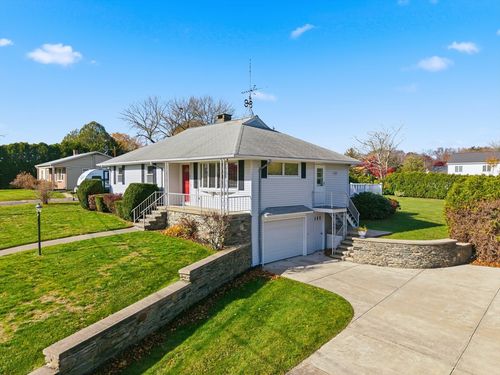 9 Monmouth St, Acushnet, MA, 02743-2623 | Card Image