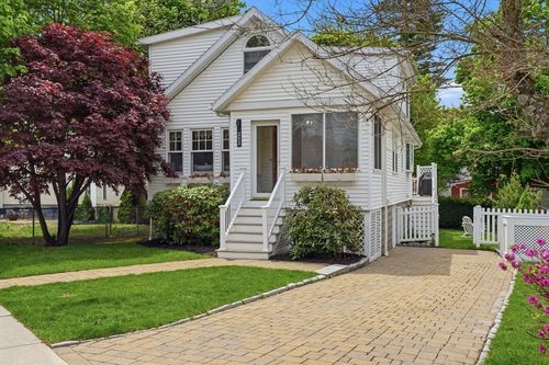 252 Washington St, Arlington, MA, 02474-1502 | Card Image