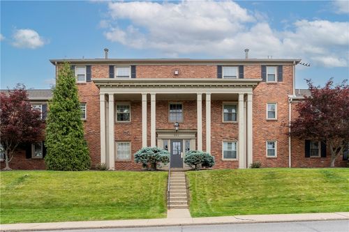 c-692 Robinwood Dr, Pittsburgh, PA, 15216-1071 | Card Image