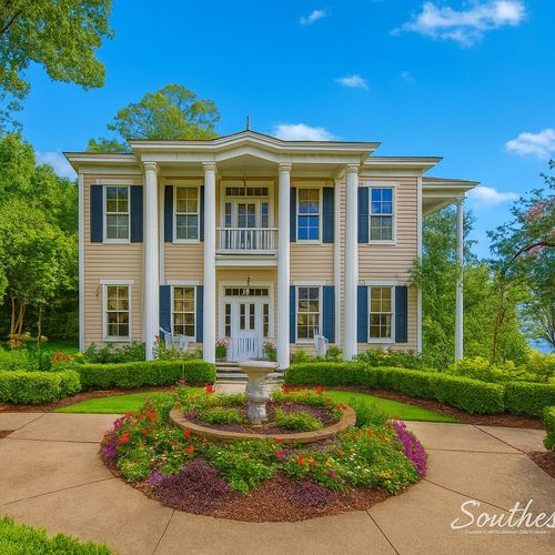 301 E Richardson Ave, Summerville, SC, 29483-6336 | Card Image
