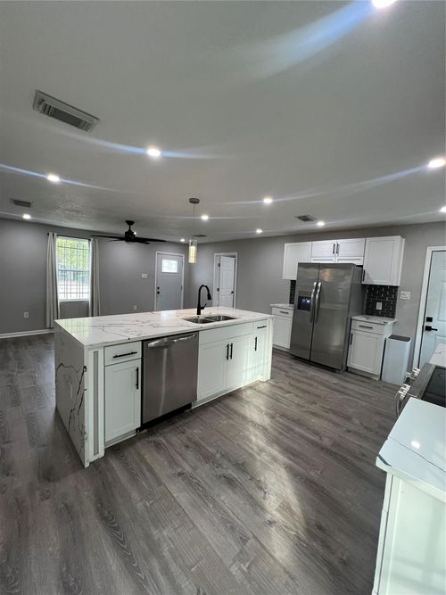 10525 Fairland Dr, Houston, TX, 77051-4249 | Card Image