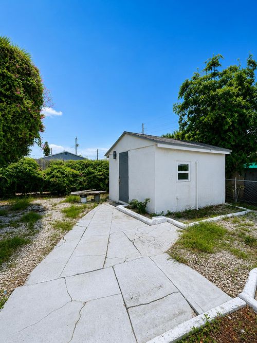173 W 16th St, Riviera Beach, FL, 33404-6113 | Card Image
