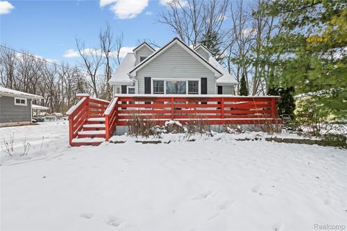 33685 Orangelawn St, Livonia, MI, 48150-2631 | Card Image