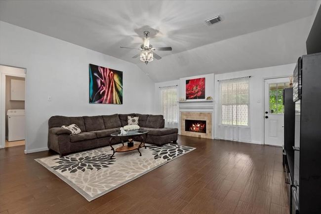 22711 Tree House Ln, House other with 3 bedrooms, 2 bathrooms and 2 parking in Spring TX | Image 7