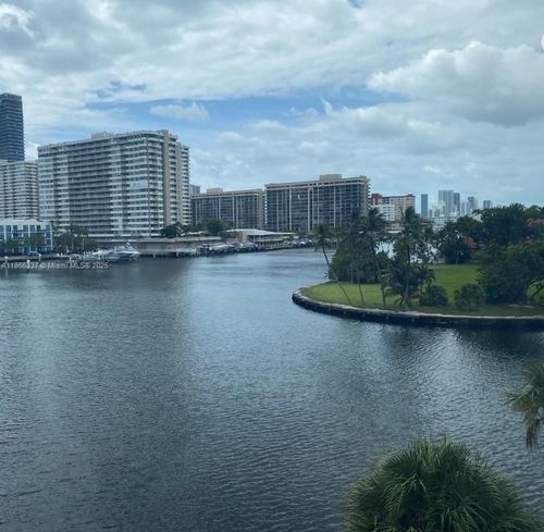 apt-304-121 Golden Isles Dr, Hallandale Beach, FL, 33009-5805 | Card Image