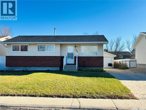 709 Arthur Ave, Estevan, SK, S4A1K5 | Card Image