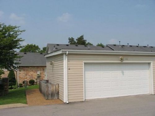 280 Lake Chateau Dr, Hermitage, TN, 37076-3084 | Card Image