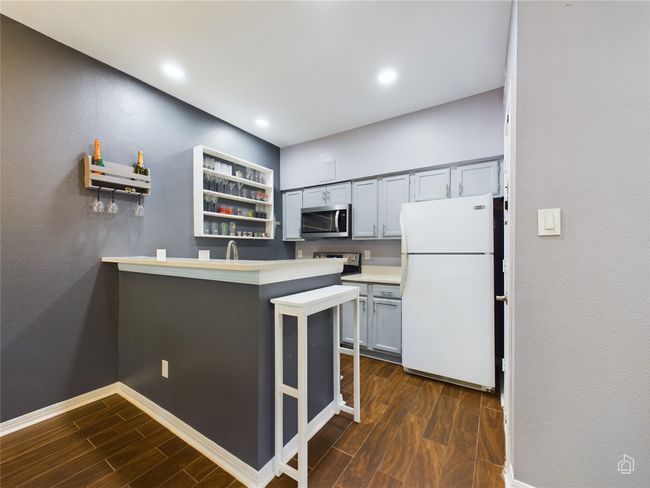 APT-501 - 2450 Wickersham Ln, Condo with 2 bedrooms, 1 bathrooms and null parking in Austin TX | Image 6