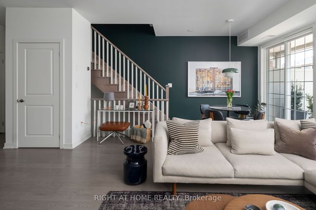 118 - 2320 Gerrard St E, Condo with 3 bedrooms, 2 bathrooms and 26 parking in Toronto ON | Image 5
