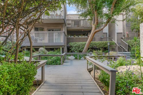 21-18316 Hatteras St, Tarzana, CA, 91356-1608 | Card Image