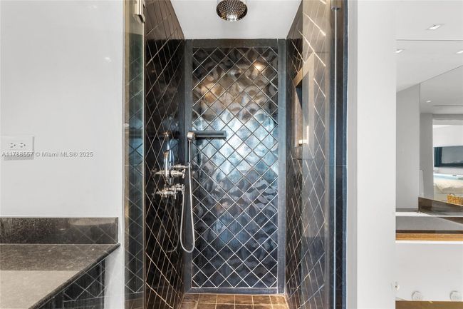 2007 - 101 20 Th St, Condo with 2 bedrooms, 2 bathrooms and null parking in Miami Beach FL | Image 19
