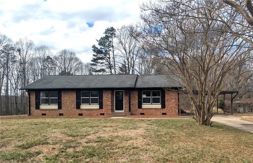 1090 Shalimar Drive, Winston Salem, NC, 27127 | Card Image