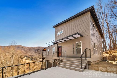 331 Silent Forest Dr, Canton, NC, 28716-0919 | Card Image