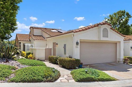 9046 Circle R Oaks Ln, Escondido, CA, 92026-5926 | Card Image
