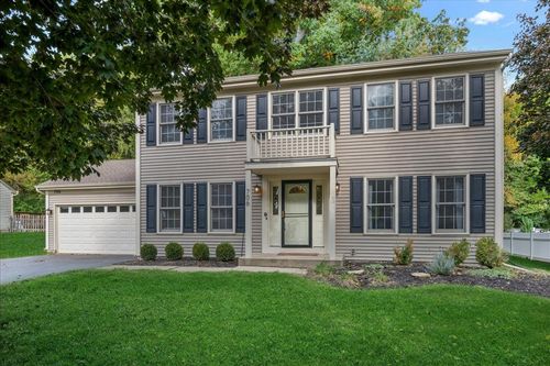 706 S Carriage Hill Rd, Island Lake, IL, 60042-8428 | Card Image