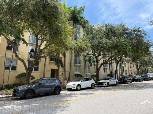 323-630 S Sapodilla Ave, West Palm Beach, FL, 33401-4181 | Card Image