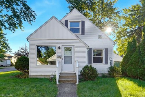 2345 10th St, Cuyahoga Falls, OH, 44221-3011 | Card Image