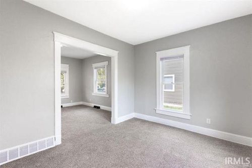 1105 Queen St, South Bend, IN, 46616-1746 | Card Image