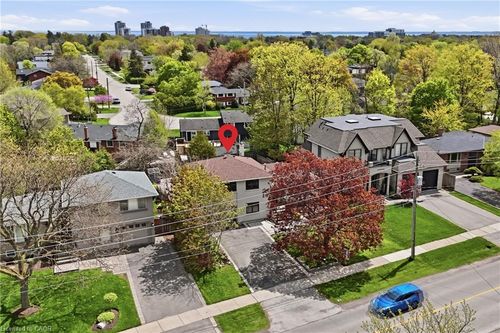 2122 Bridge Rd, Oakville, ON, L6L2G1 | Card Image