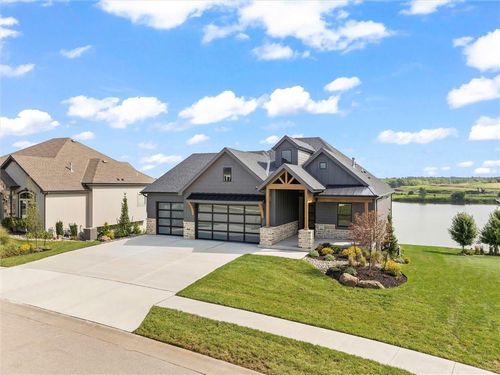 1319 Granton Ln, Raymore, MO, 64083-7122 | Card Image