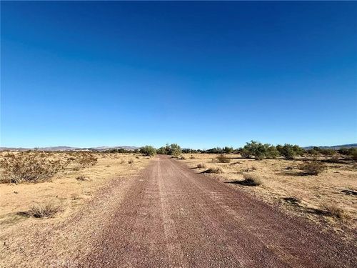 32467 Lakeview Ave, Newberry Springs, CA, 92365-9482 | Card Image