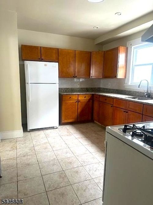 2nd-66 Poe Ave, Newark, NJ, 07106-1567 | Card Image