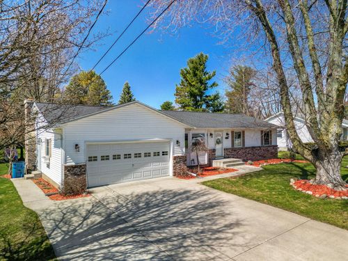 217 Southwoods Ave, Fremont, MI, 49412-1753 | Card Image