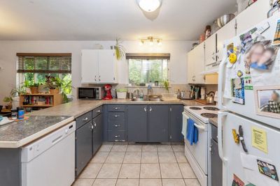 5711 Trail Ave, House other with 3 bedrooms, 2 bathrooms and 2 parking in Sechelt BC | Image 3