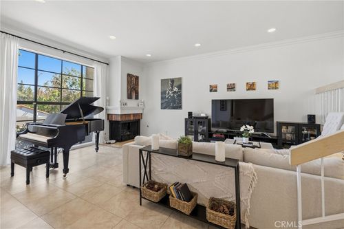 17106 Burbank Blvd, Encino, CA, 91316-1832 | Card Image