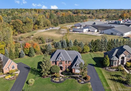 3889 Trout Creek Ln, Oakland, MI, 48363-2664 | Card Image