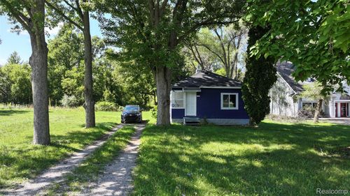 1192 S Belsay Rd, Burton, MI, 48509-1909 | Card Image