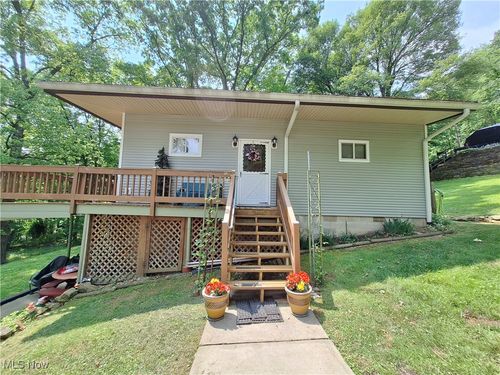 47033 Tomahawk Dr, Negley, OH, 44441-9736 | Card Image