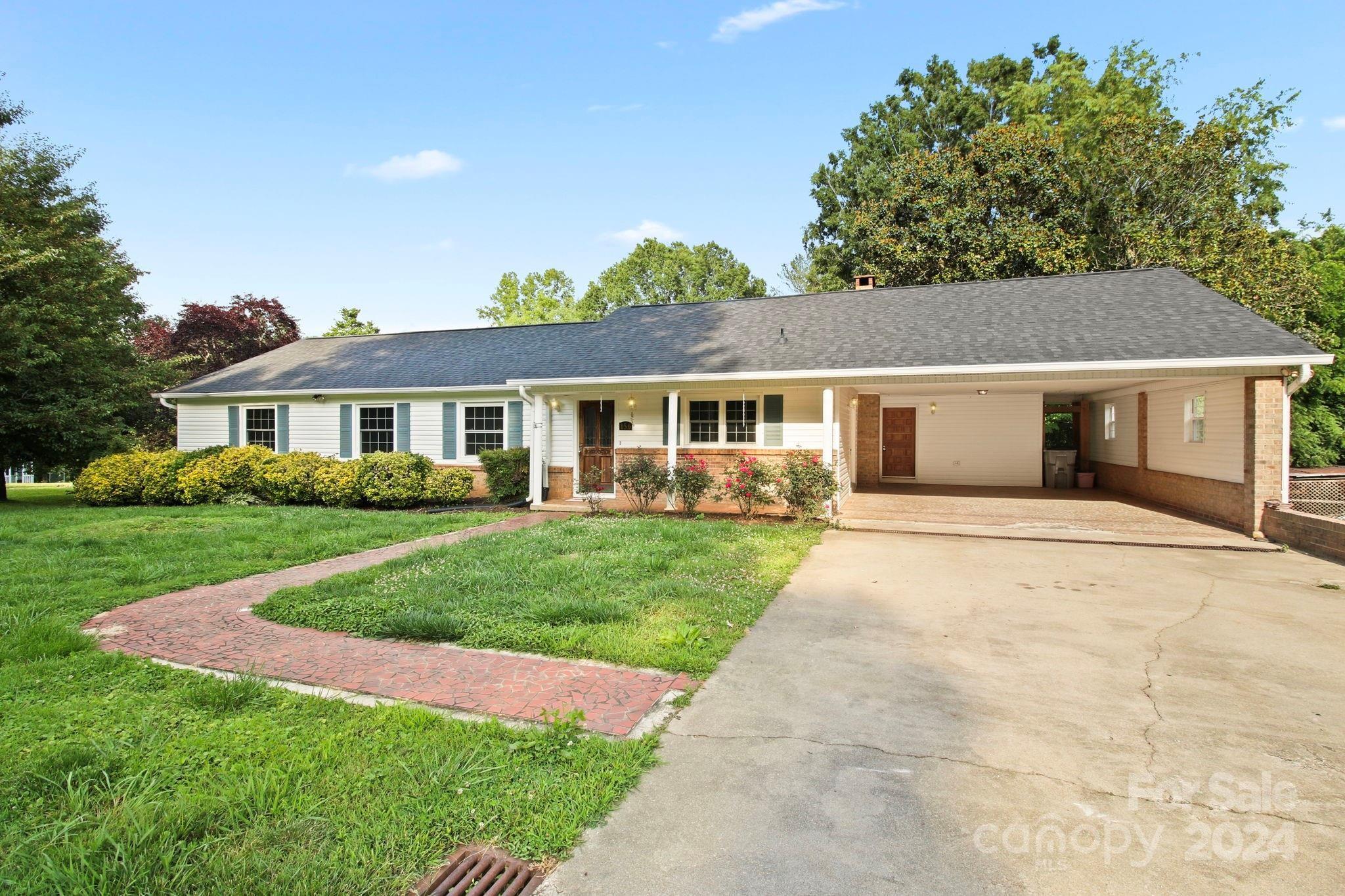 Wildwood Rd, Lenoir, NC 28645
