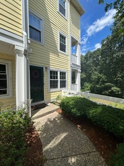 702-702 Gazebo Cir, Reading, MA, 01867-4063 | Card Image