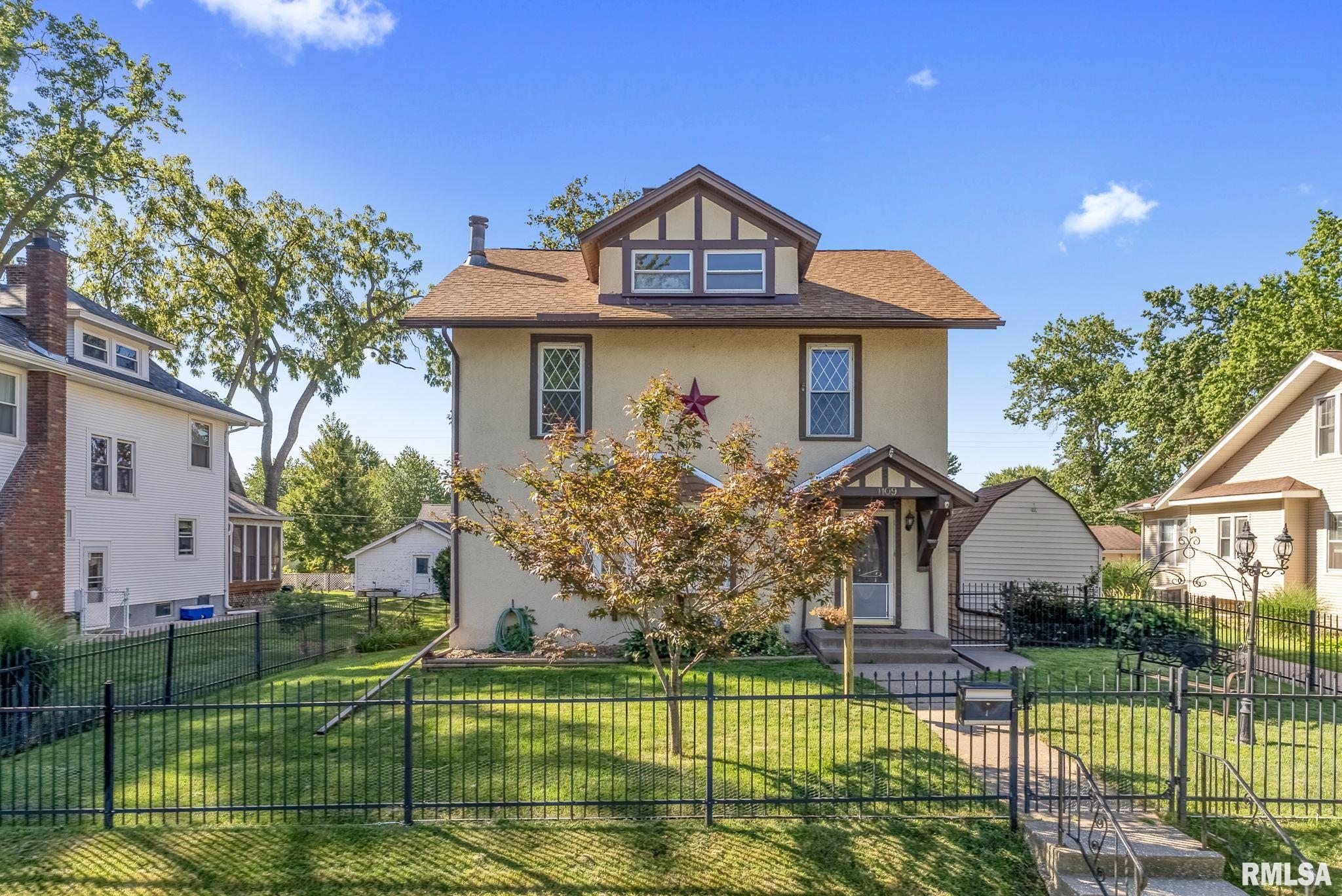 Rusholme St, Davenport, IA 52803