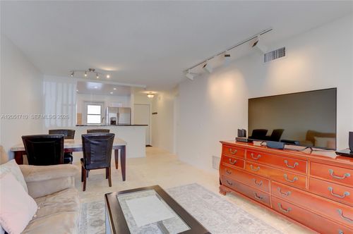 101-2212 Ne 1st Way, Boynton Beach, FL, 33435-2918 | Card Image