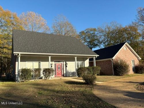 146 Richmond Dr, Florence, MS, 39073-8718 | Card Image