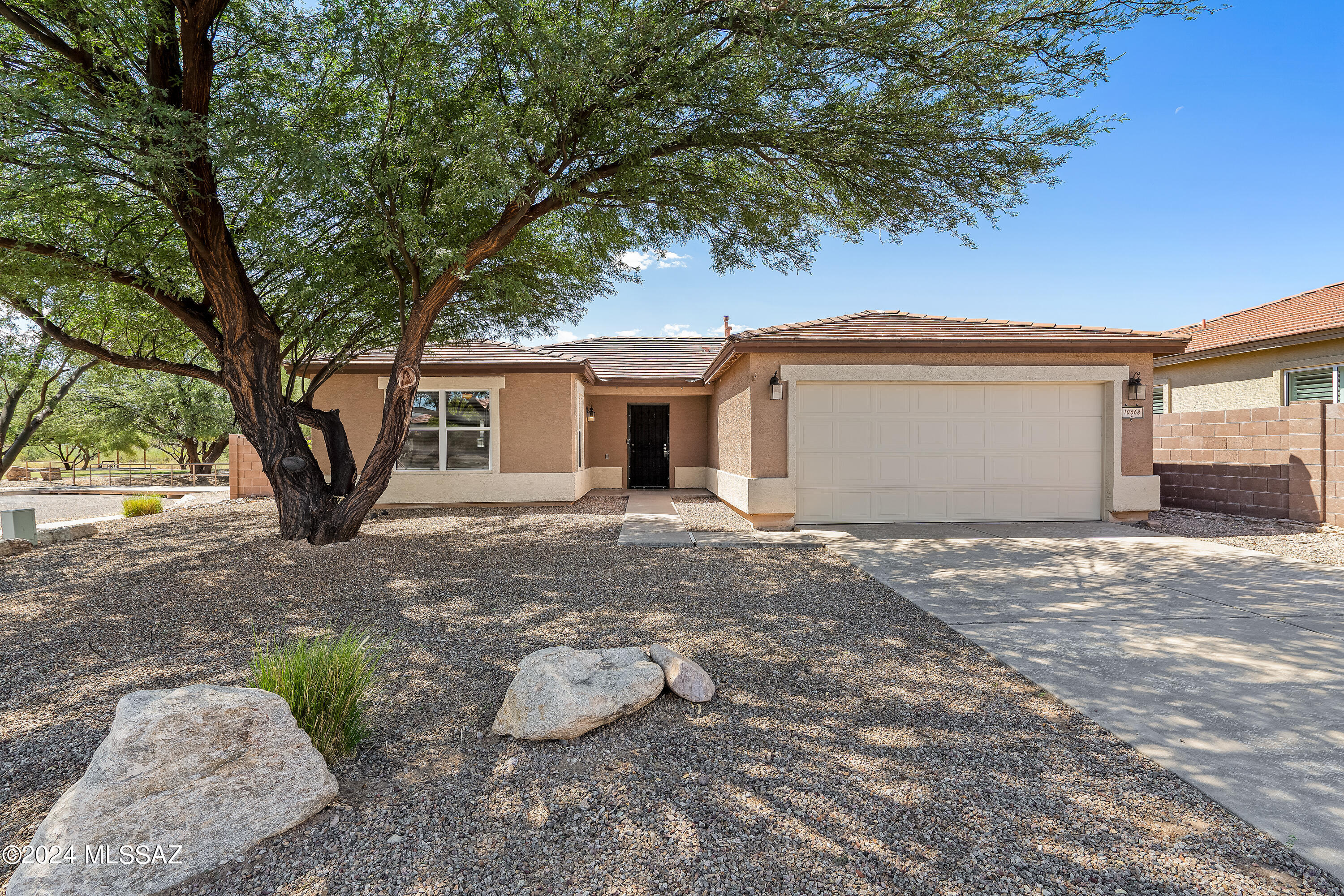 Silverbluff Dr, Vail, AZ 85641 #1